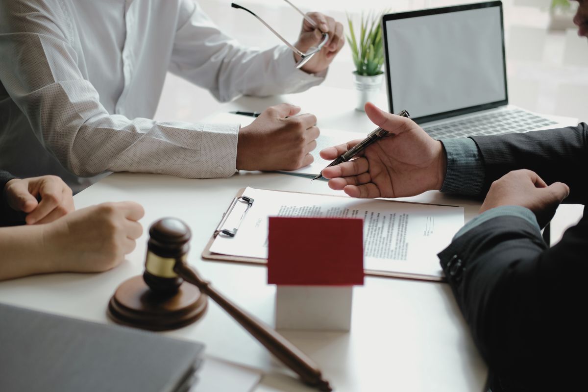 What Home Buyers and Sellers in Calgary Can Expect on Possession Day: Roles and Responsibilities of Realtors and Lawyers
